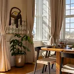 Modern Luxury 4br Near King's Garden
