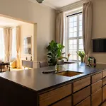 Modern Luxury 4br Near King's Garden