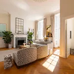 Modern Luxury 4br Near King's Garden شقة