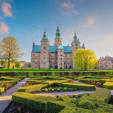 Modern Luxury 4br Near King's Garden *