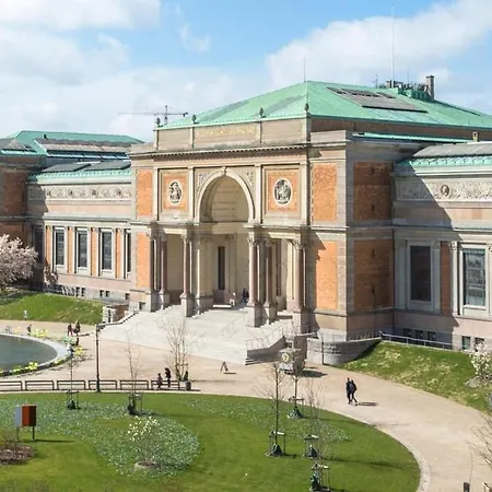 Modern Luxury 4br Near King's Garden Appartement