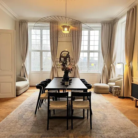 Modern Luxury 4br Near King's Garden