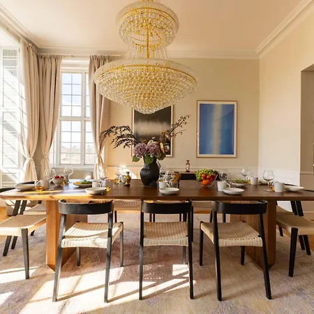 Modern Luxury 4br Near King's Garden