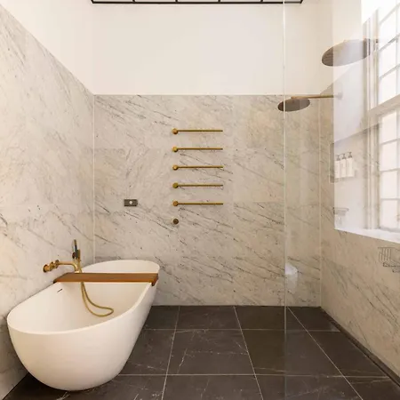 Modern Luxury 4br Near King's Garden شقة
