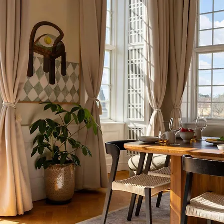 Modern Luxury 4br Near King's Garden