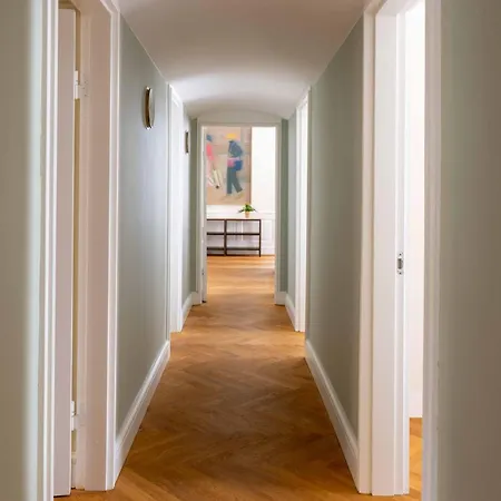 Modern Luxury 4br Near King's Garden Apartmán
