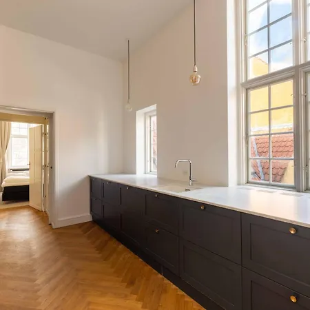 Modern Luxury 4br Near King's Garden *