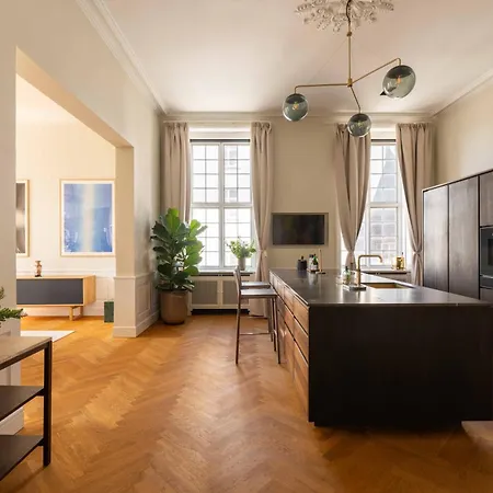 Modern Luxury 4br Near King's Garden *