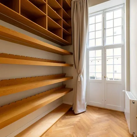 Modern Luxury 4br Near King's Garden Apartmán *