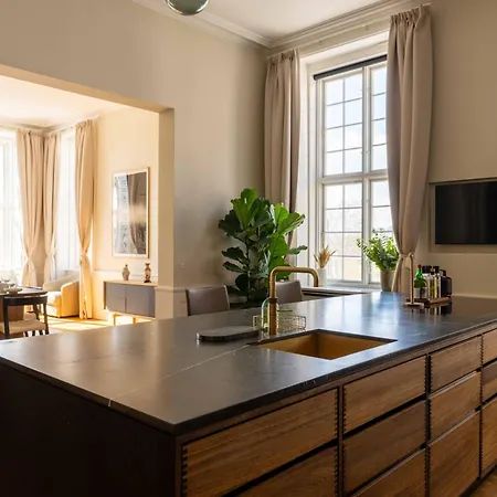 Modern Luxury 4br Near King's Garden