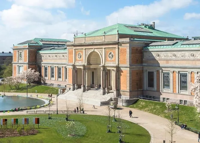 Modern Luxury 4br Near King's Garden דירה