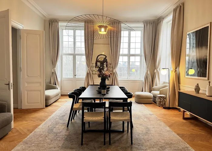 Modern Luxury 4br Near King's Garden